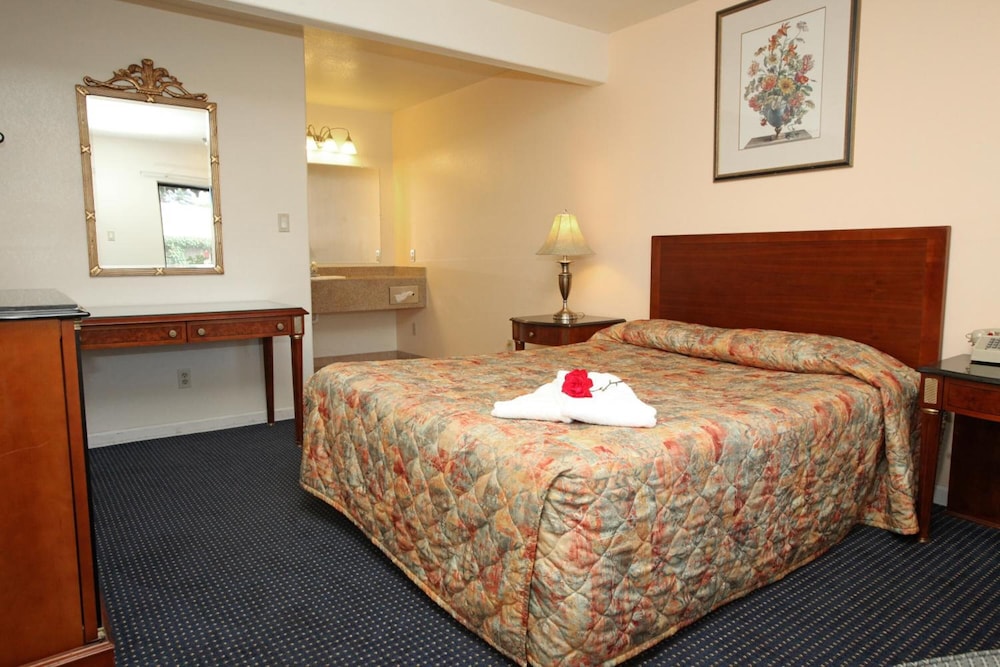 Monterey Oceanside Inn 16/43