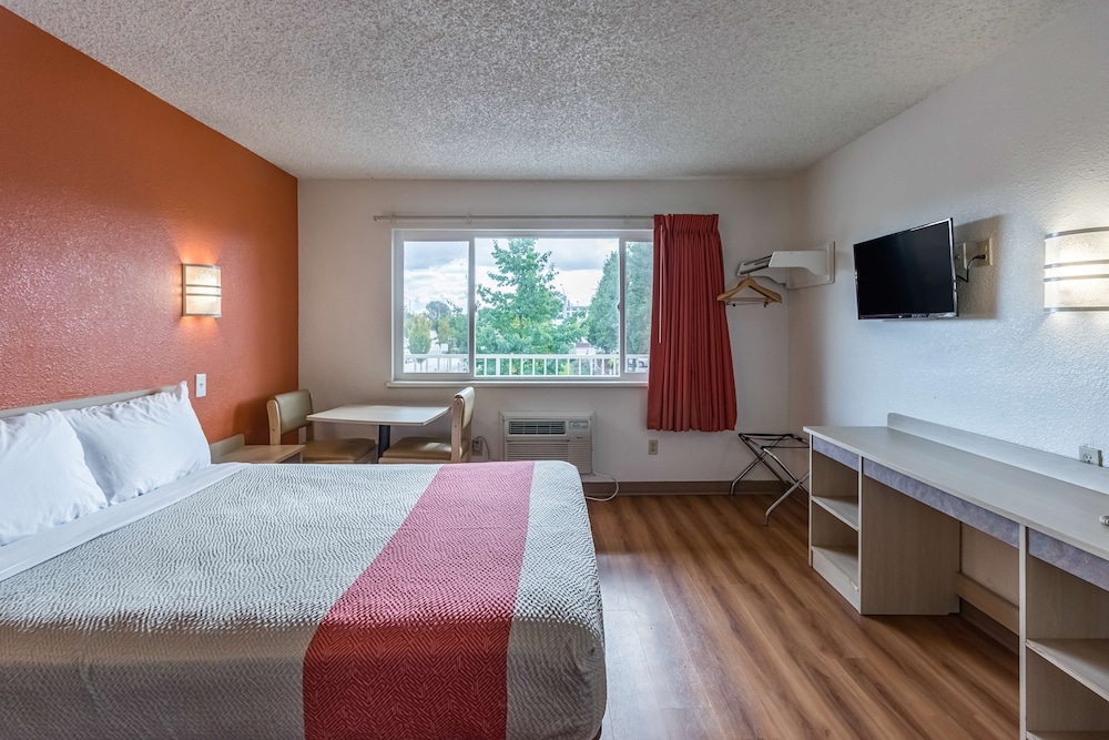 Motel6 Beaverton, OR 12/39