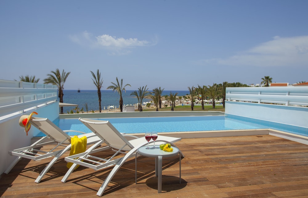 King Evelthon Beach Hotel and Resort 40/71