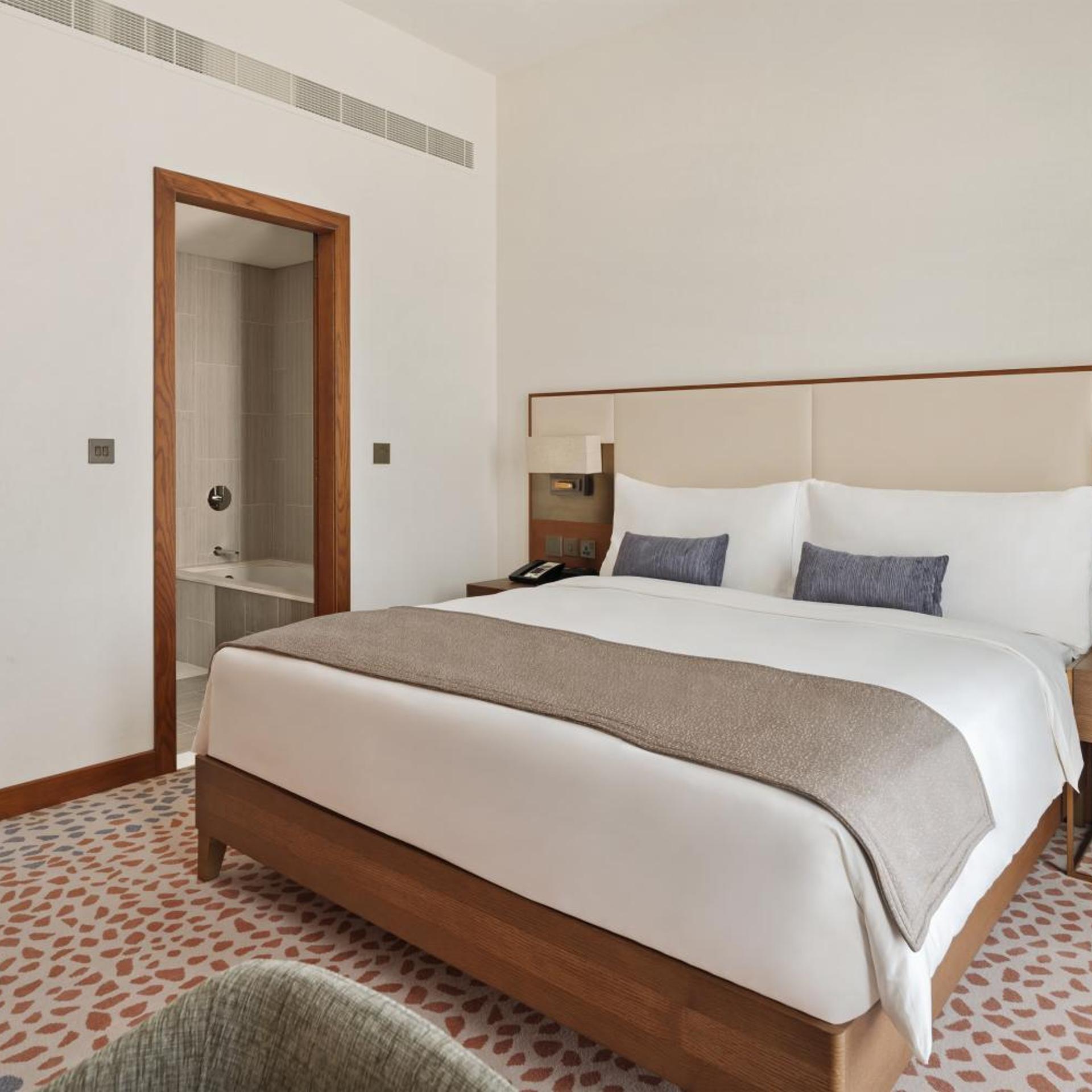 2 Bedrooms, Suite, Pool View, Smoking