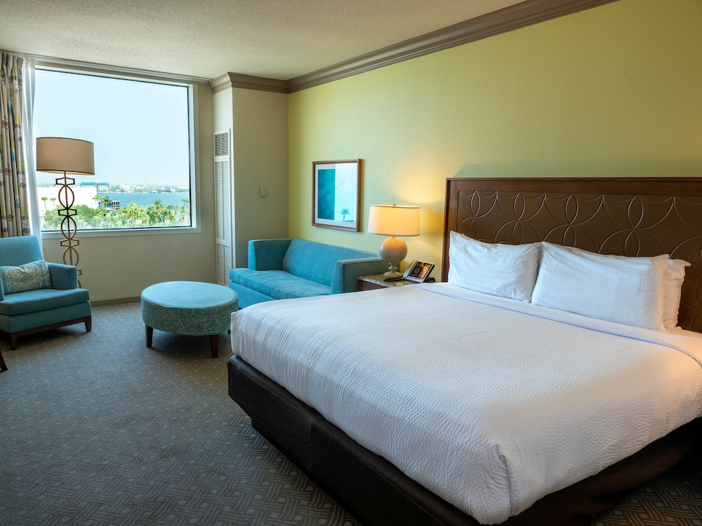 Room, King Bed, Pyramids View