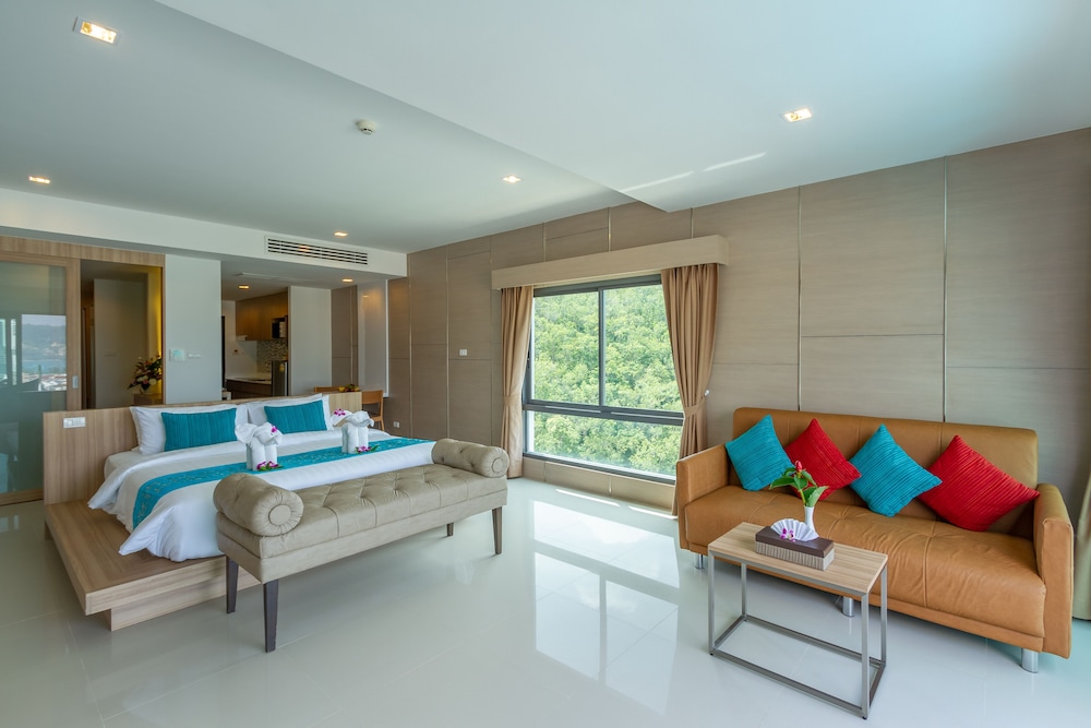 Patong Bay Hill Resort 40/70