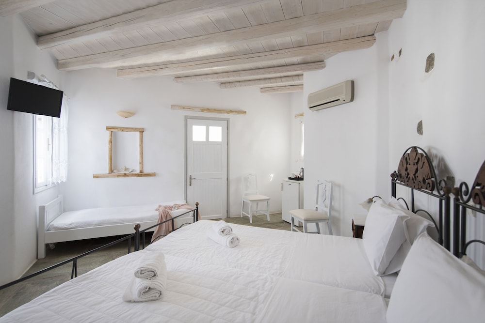 Zefi Hotel & Suites 19/75