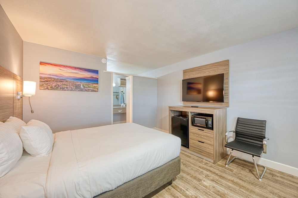 STANDARD, QUEEN BED