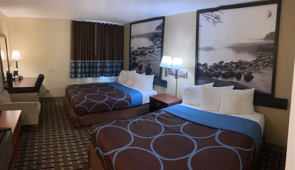 Room, 2 Queen Beds, Partial Lake View