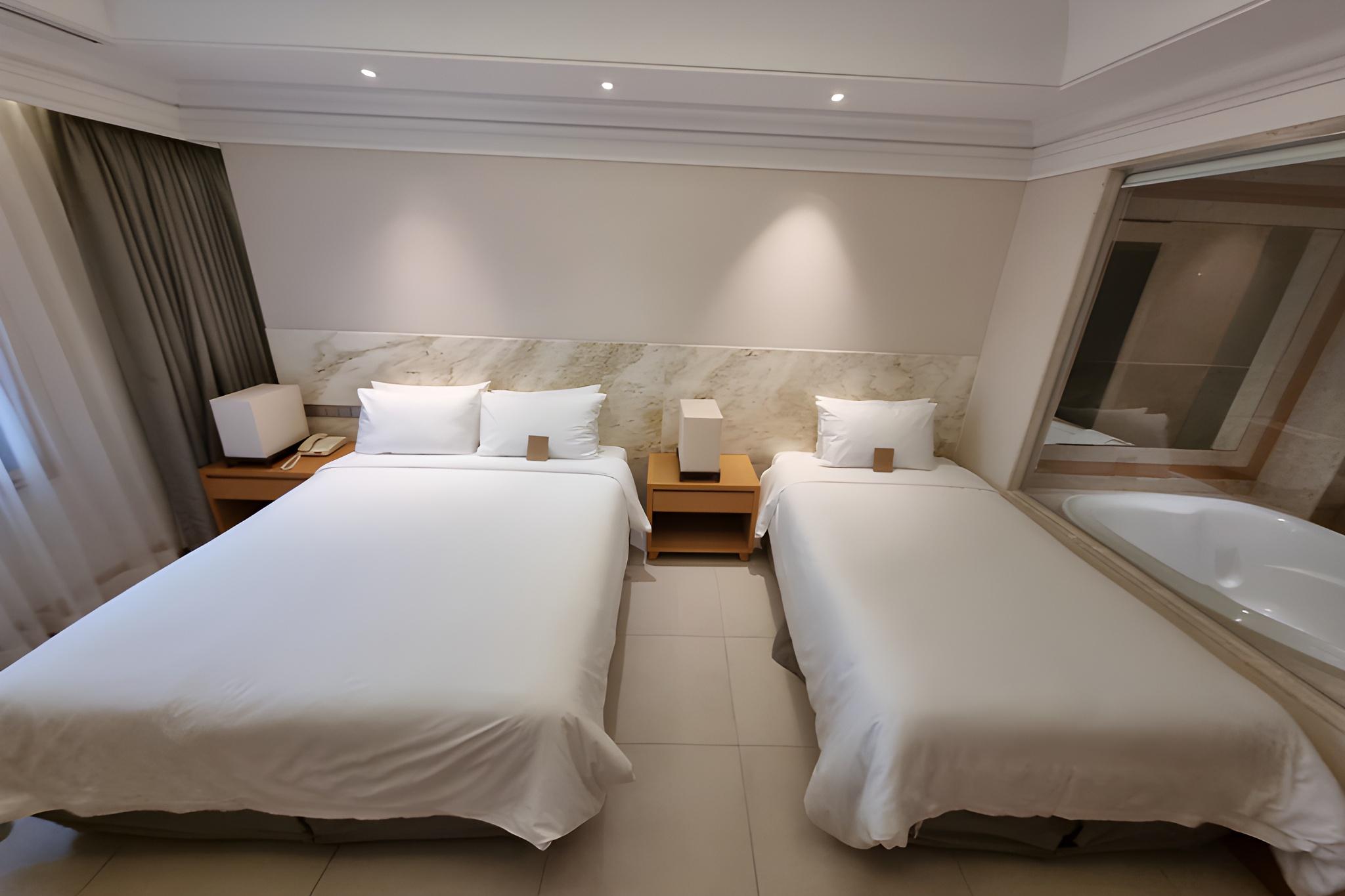 Park, Water, Deluxe, Family, Twin Beds, 1 Double and 1 Single Bed, City View