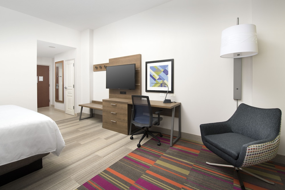 Holiday Inn Express Jacksonville Beach 14/45