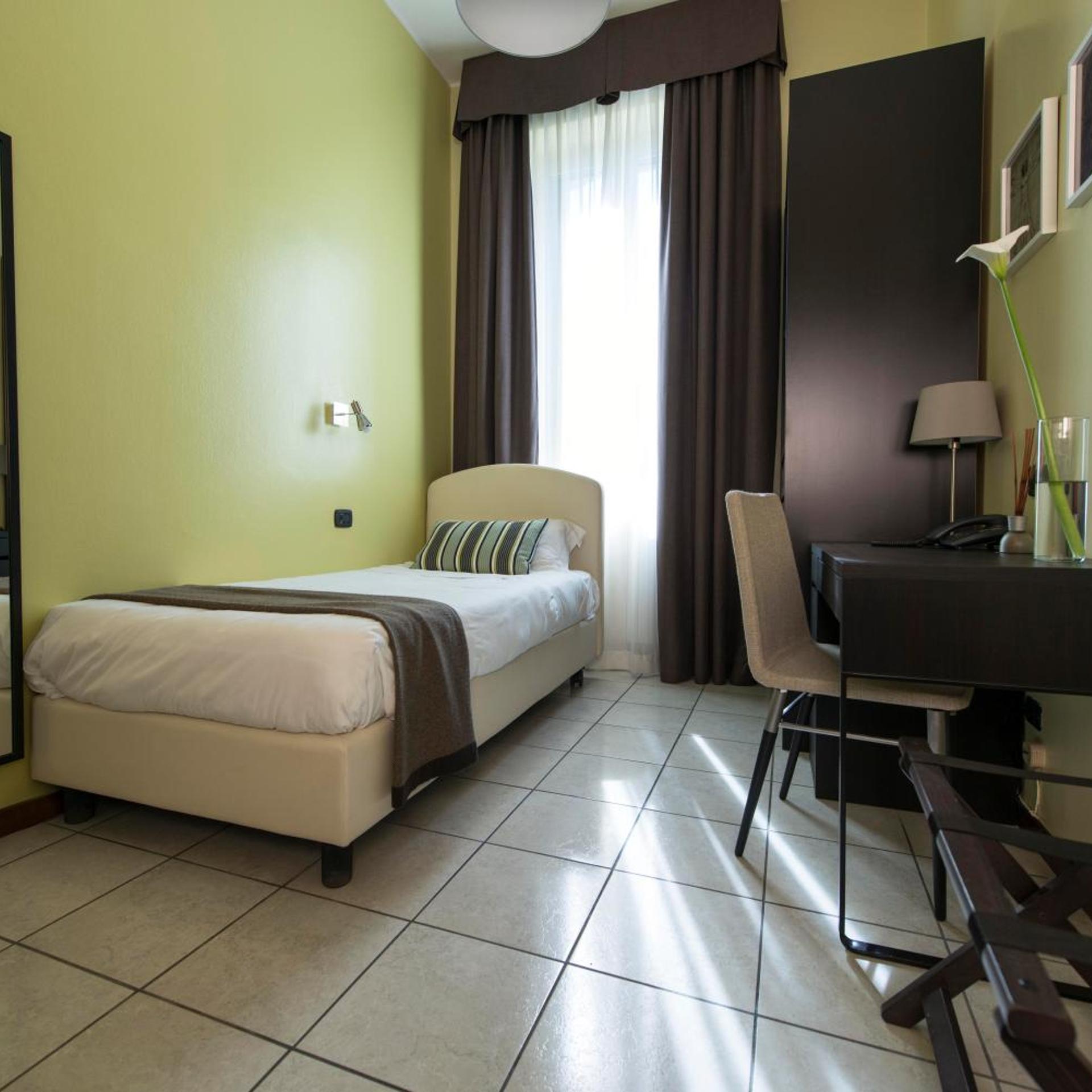 ROOM, SINGLE