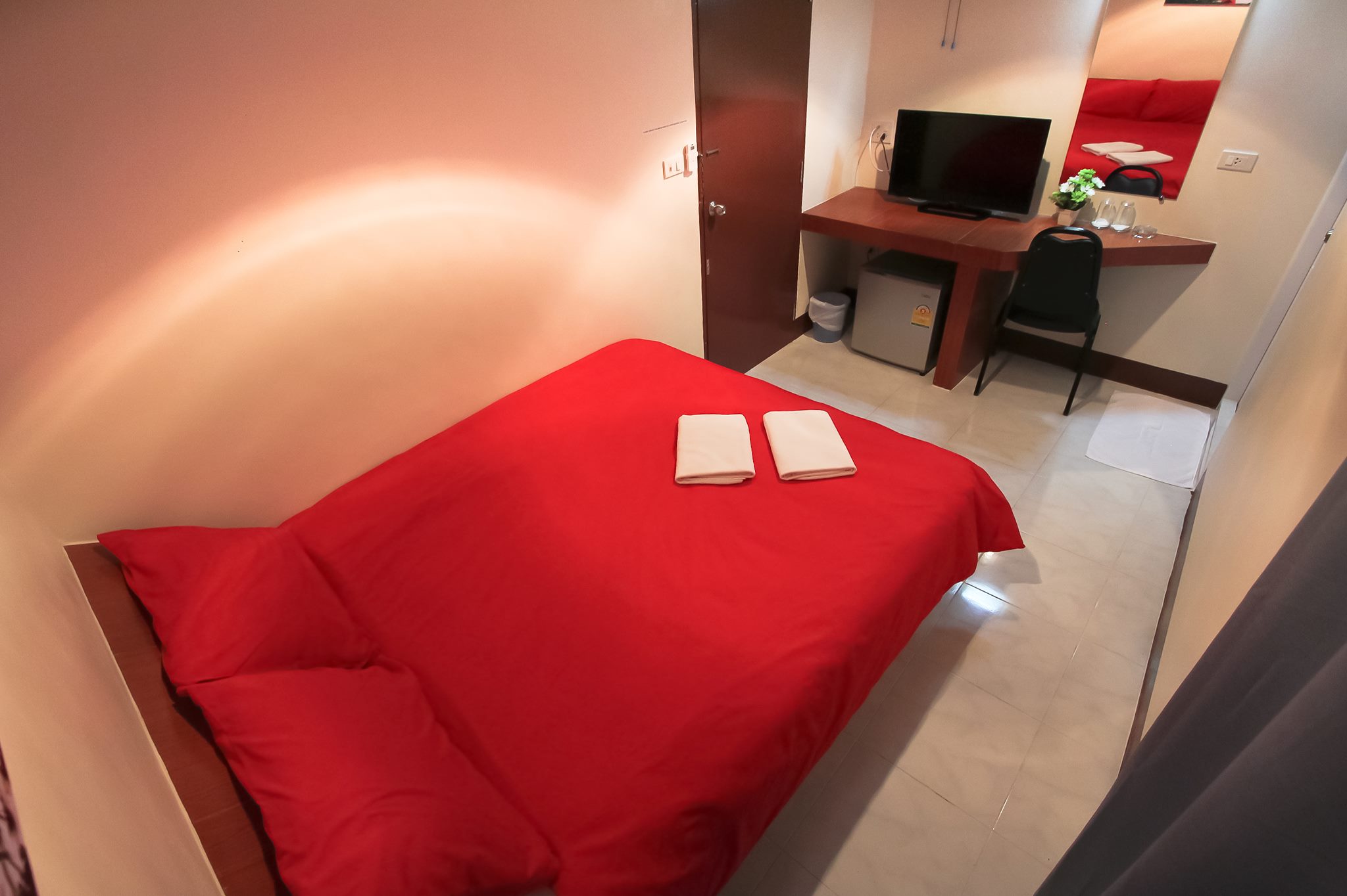 Basic, Queen Bed