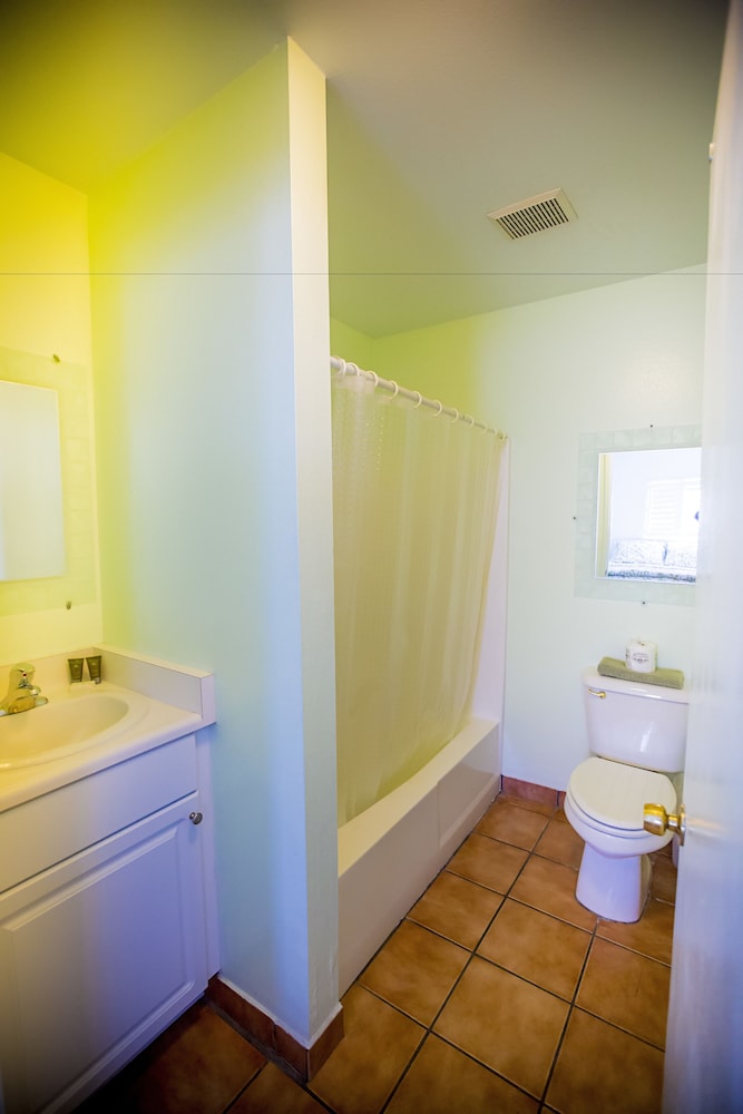 غرفة ديلوكس بسرير كينج، Leucadia Beach Inn 6/6