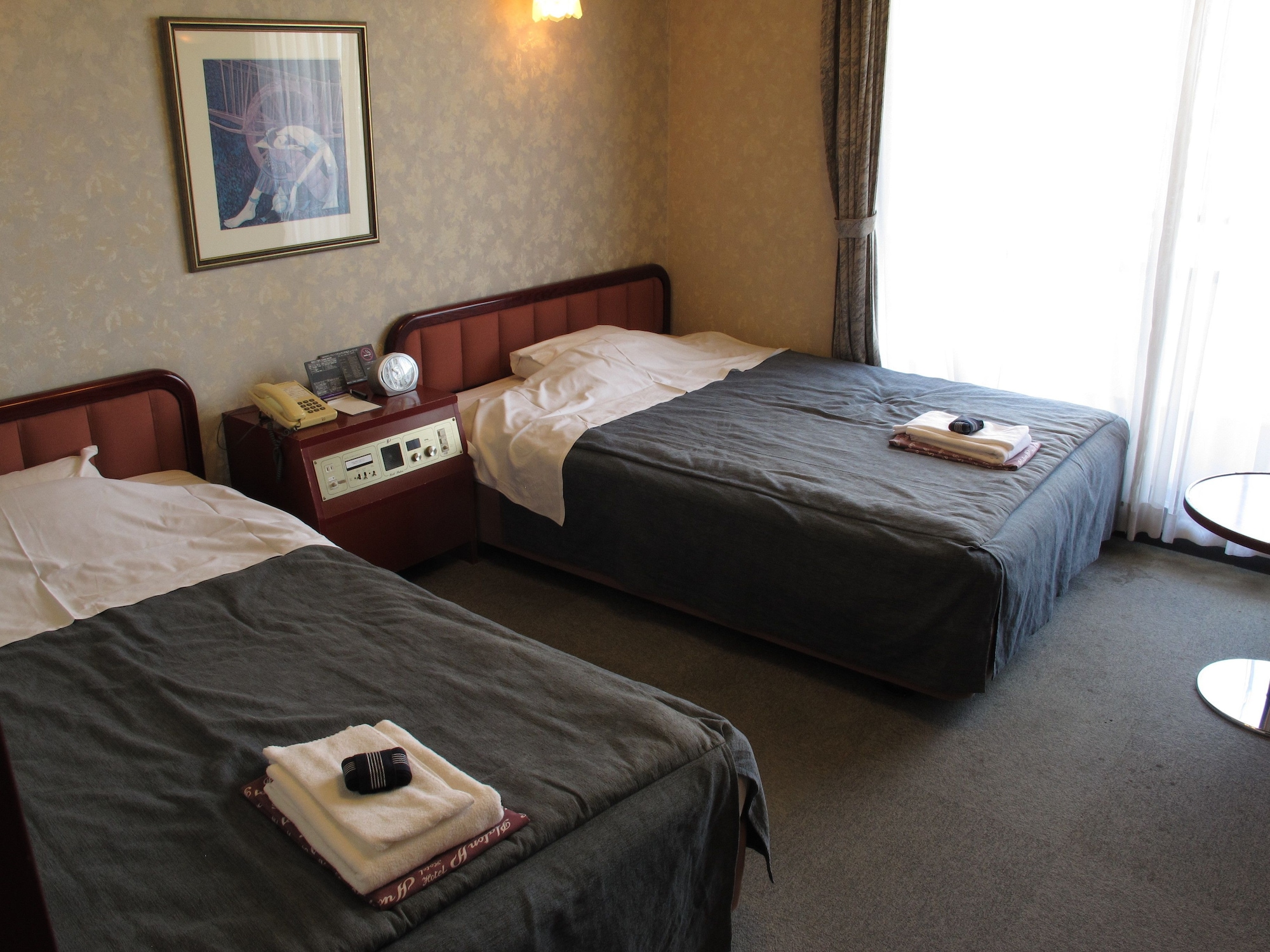 ROOM, SINGLE