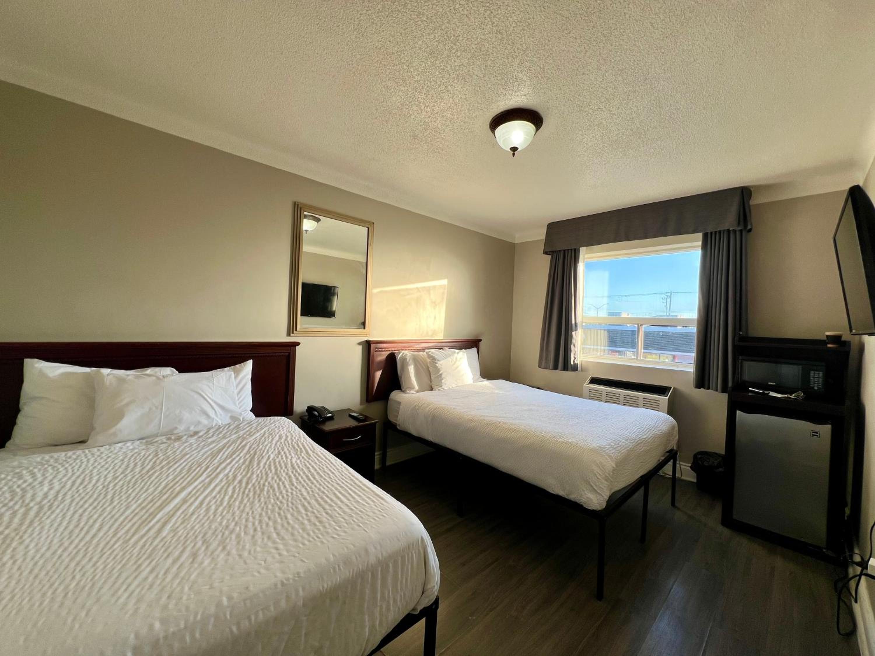 Standard, Queen Bed