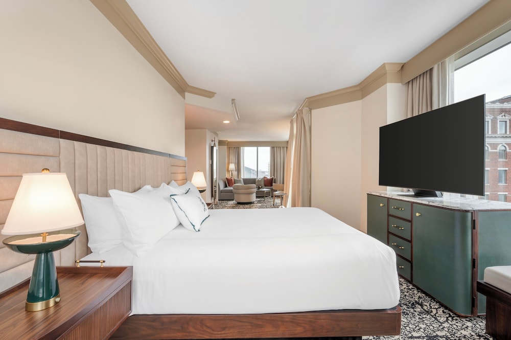 Plaza, Suite, King Bed, Sofa
