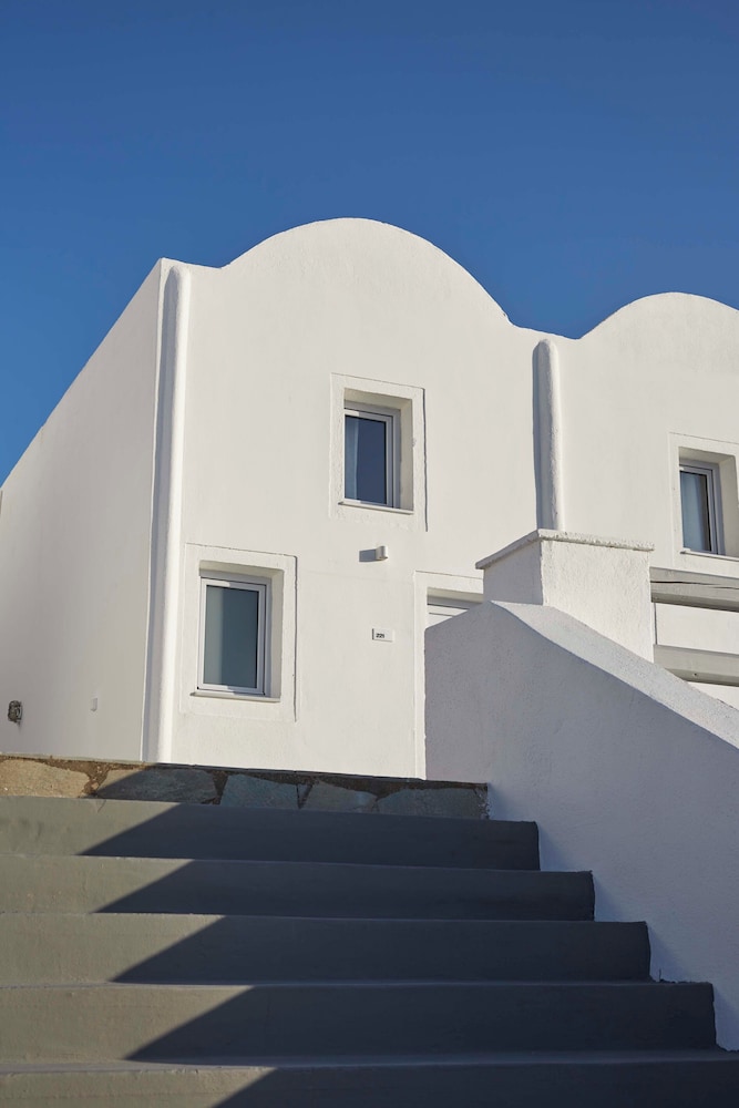 Mr And Mrs White Santorini 9/84