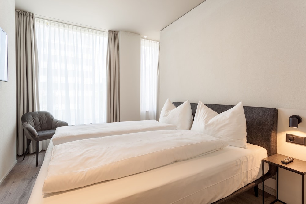 Centurion Swiss Quality Towerhotel 12/43