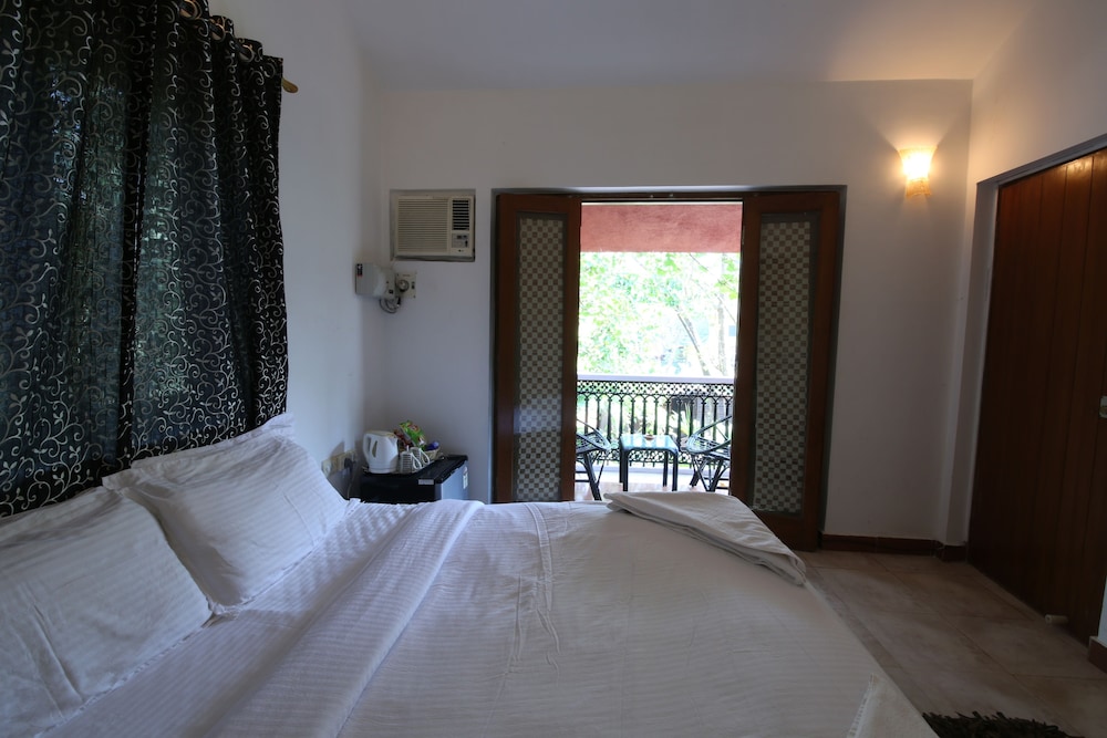 MONTEGO BAY BEACH VILLAGE 7/50