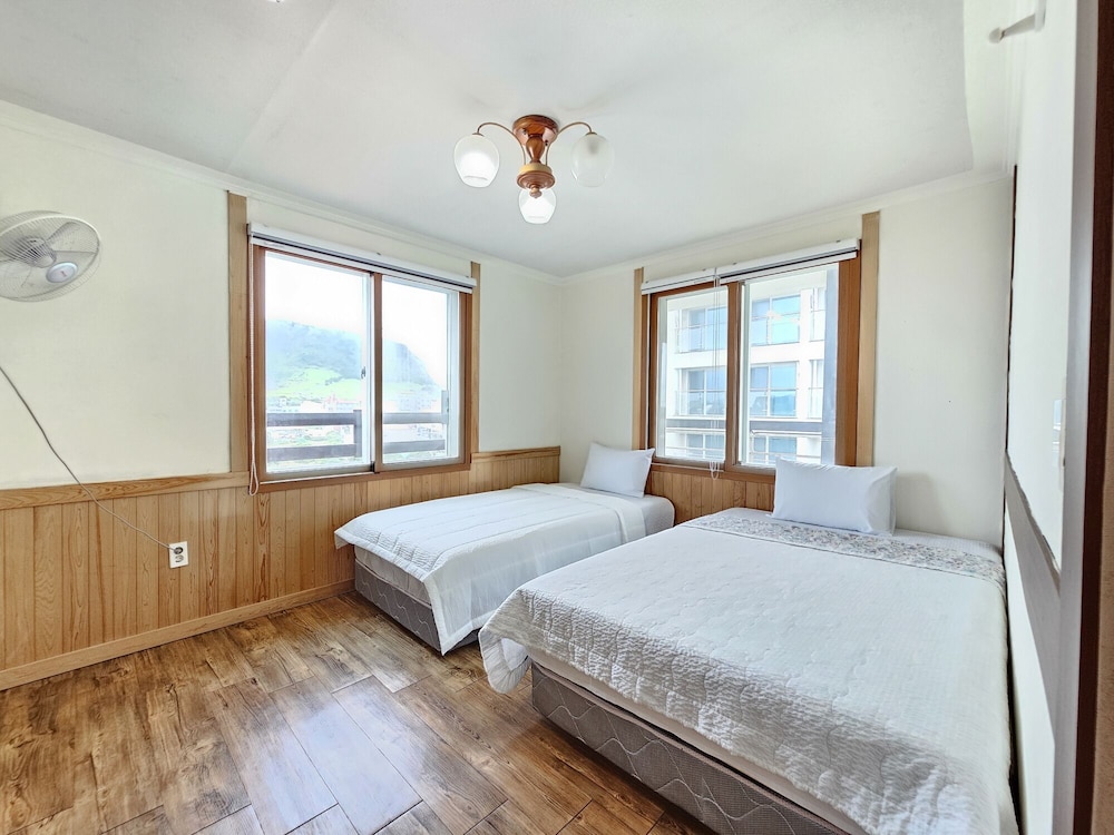 Seongsan Sunrise Pension 7/30