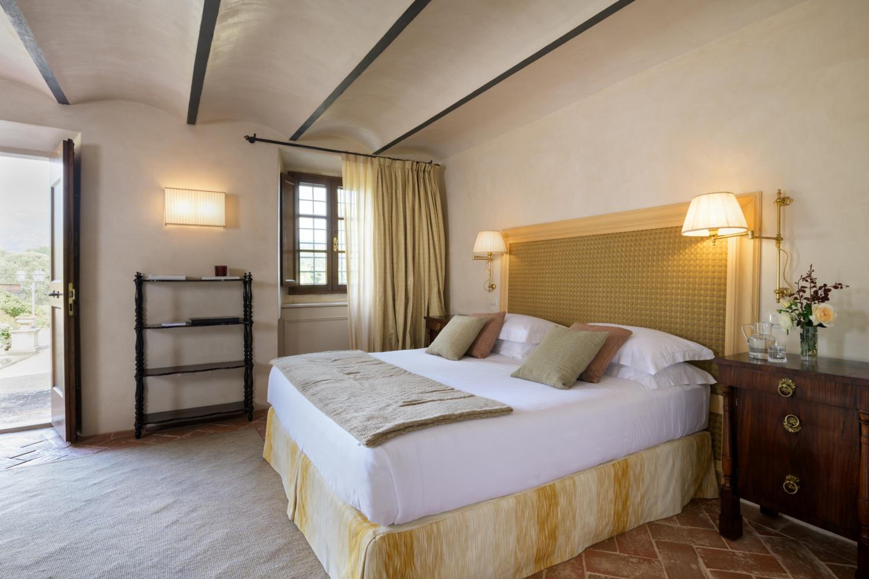 DELUXE, DOUBLE BED