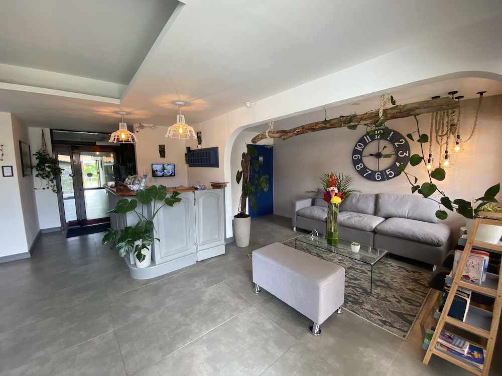 Berlor Airport Inn 10/50