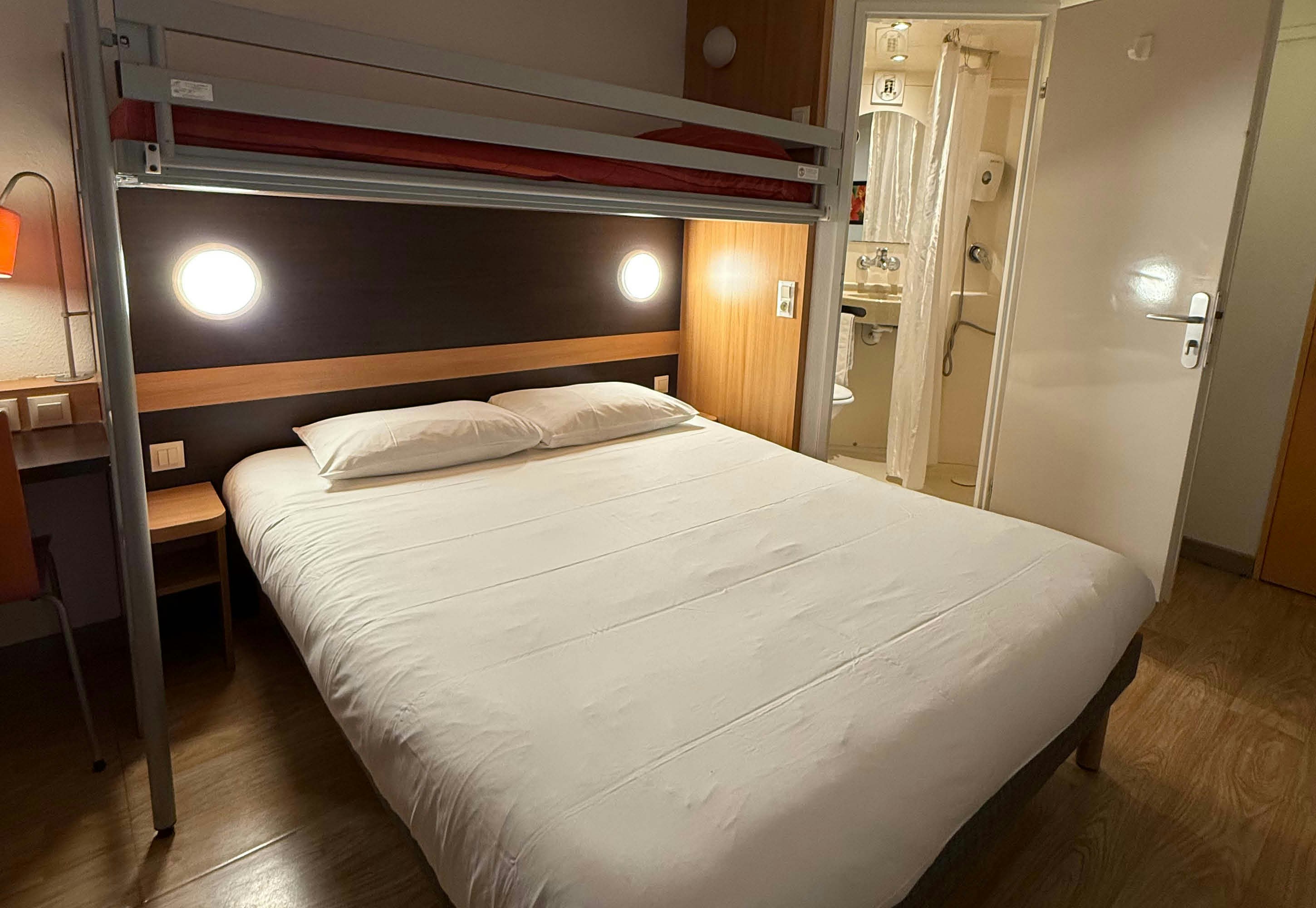 B&B HOTEL Lisieux Parc des Expositions 8/25