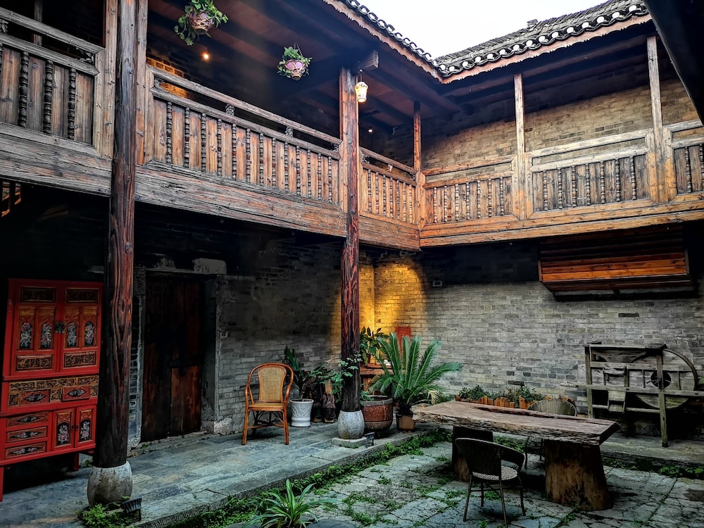 Yangshuo Governor's Mansion Hotel 44/46