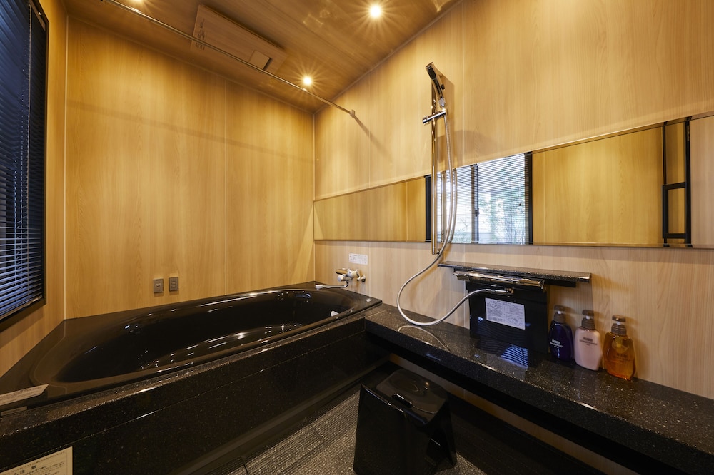 Rinn Shirakawa South 27/50
