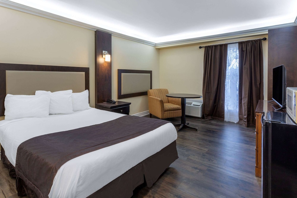 Travelodge by Wyndham Sarnia 17/40