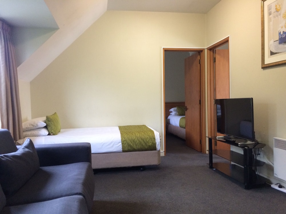 Allan Court Motel 13/66