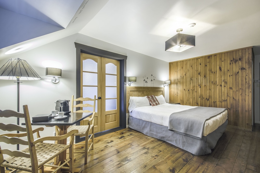 Auberge Du Lac Taureau 7/31