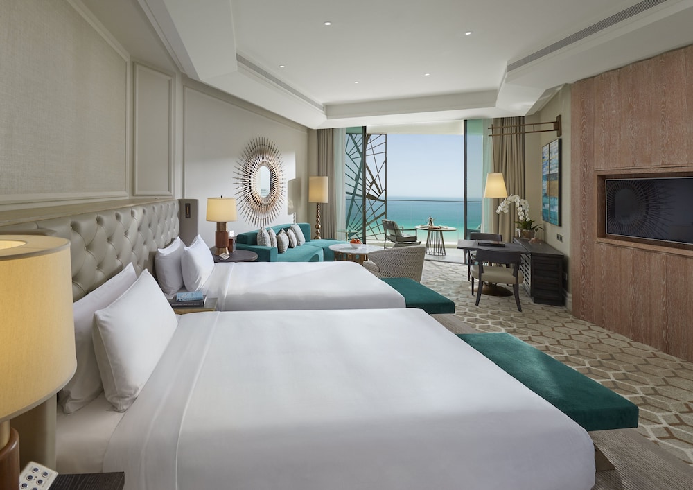 DELUXE, 2 DOUBLE BEDS, SEA VIEW