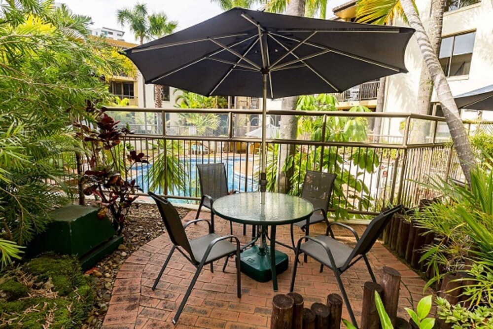 AUSSIE RESORT 33/50