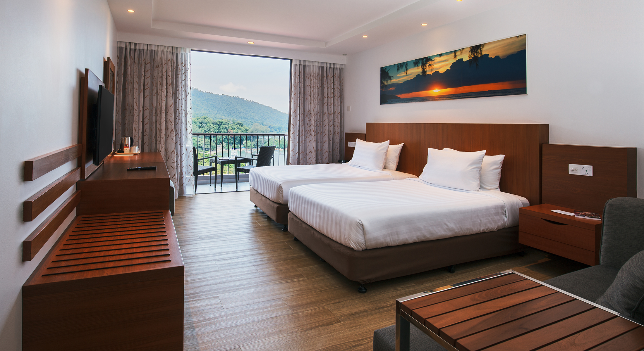 Deluxe, Twin Beds, Lateral Side Sea View