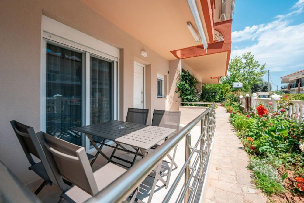 Milonas House Apartments 6/50