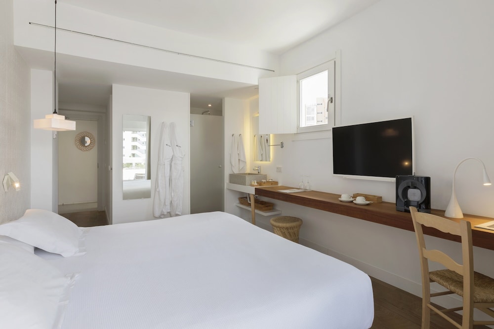 JUNIOR SUITE, POOL VIEW, TERRACE