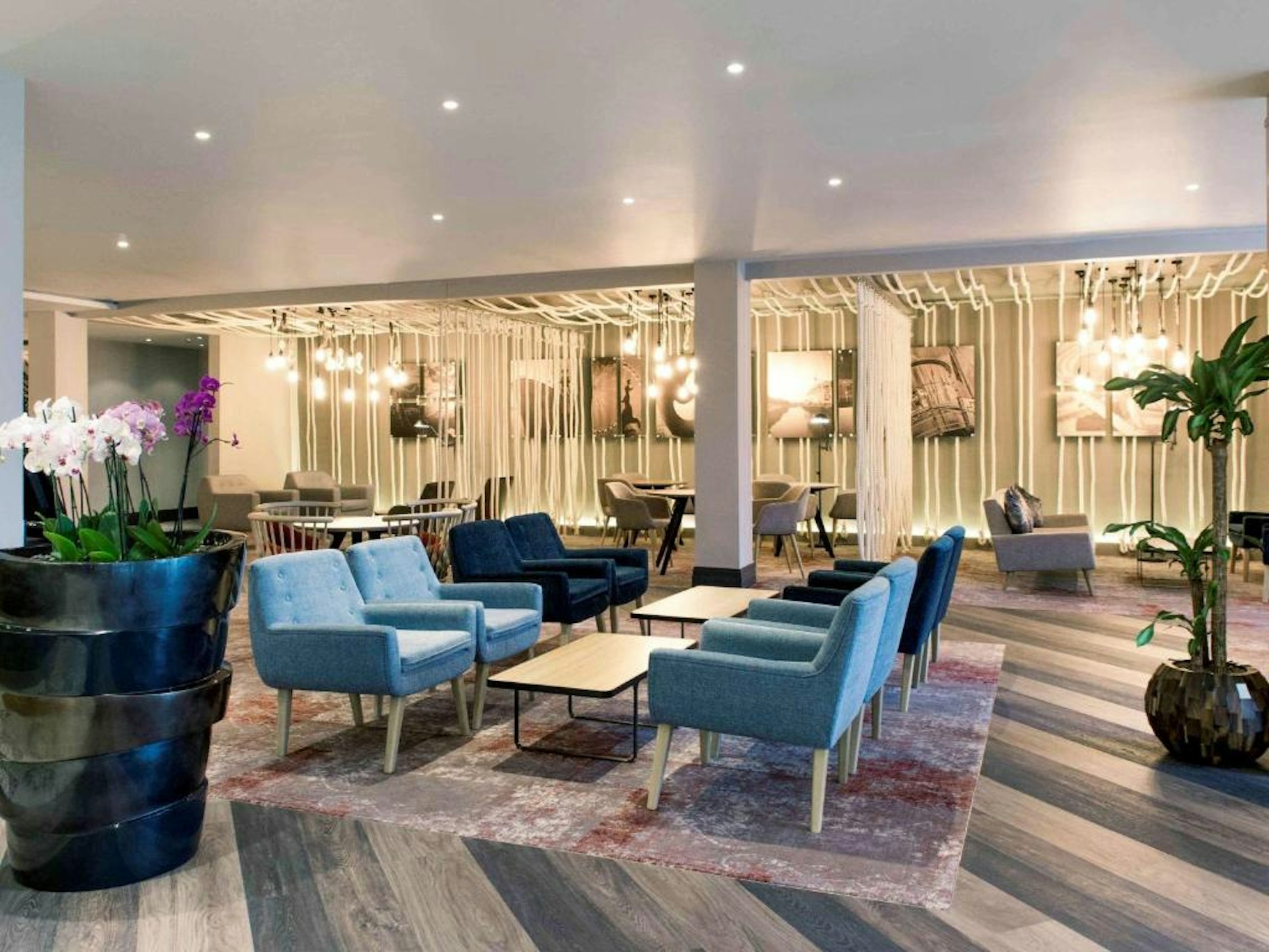 Holland House Hotel Cardiff By Sunday 34/60