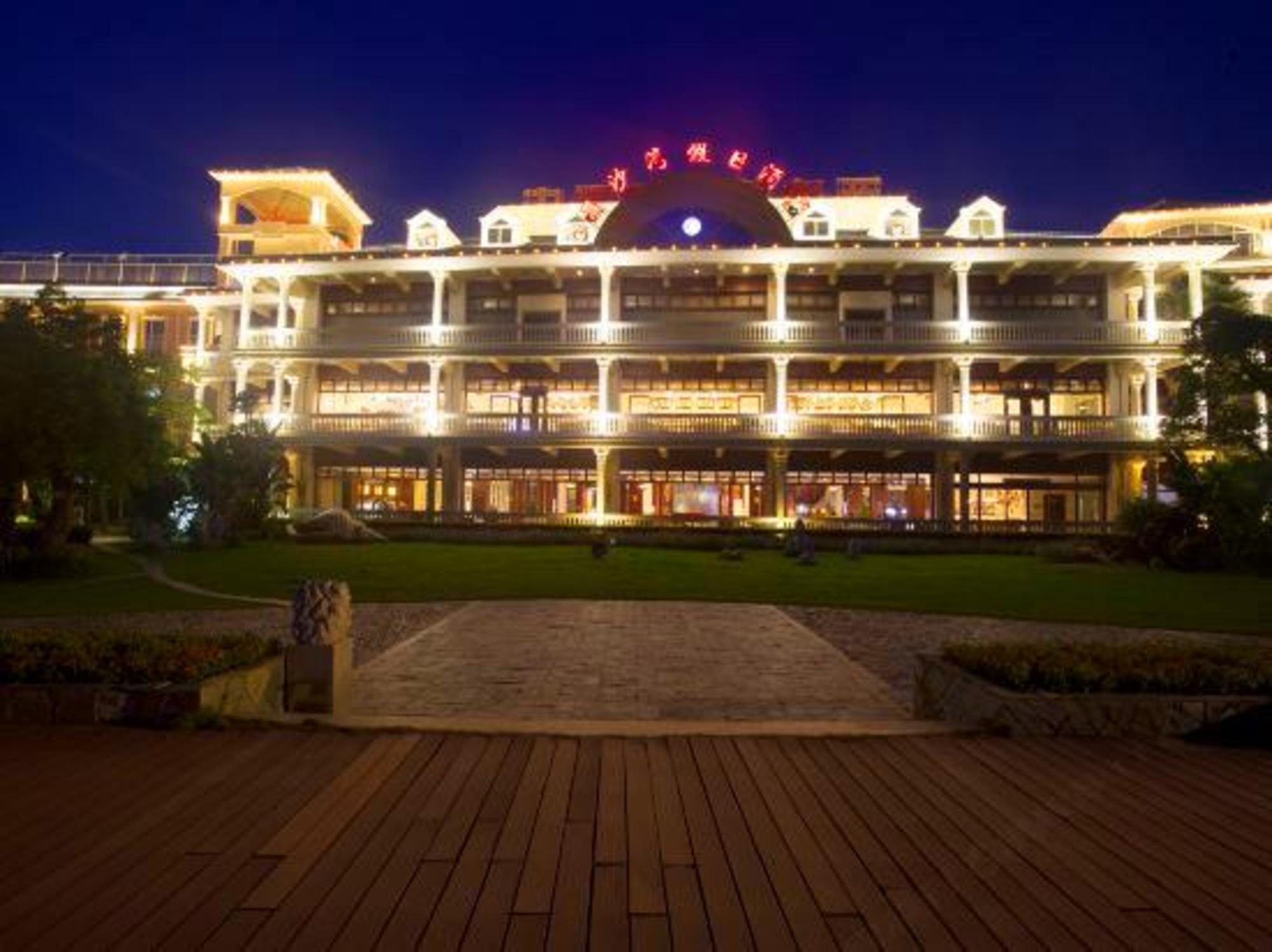 West Gulf Holiday Hotel 3/45