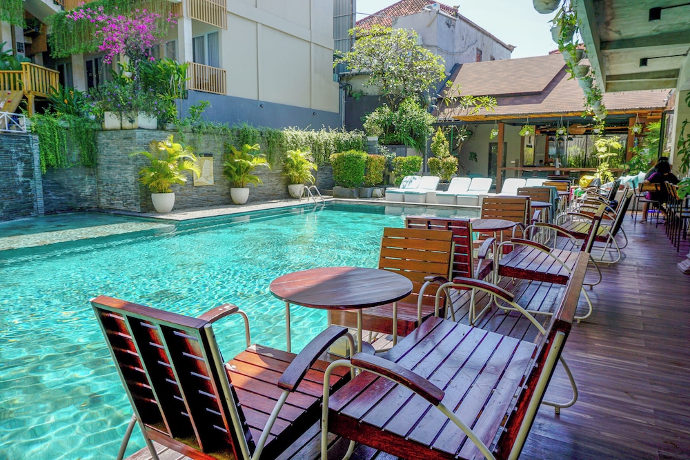 Graha Socio Hotel 53/56