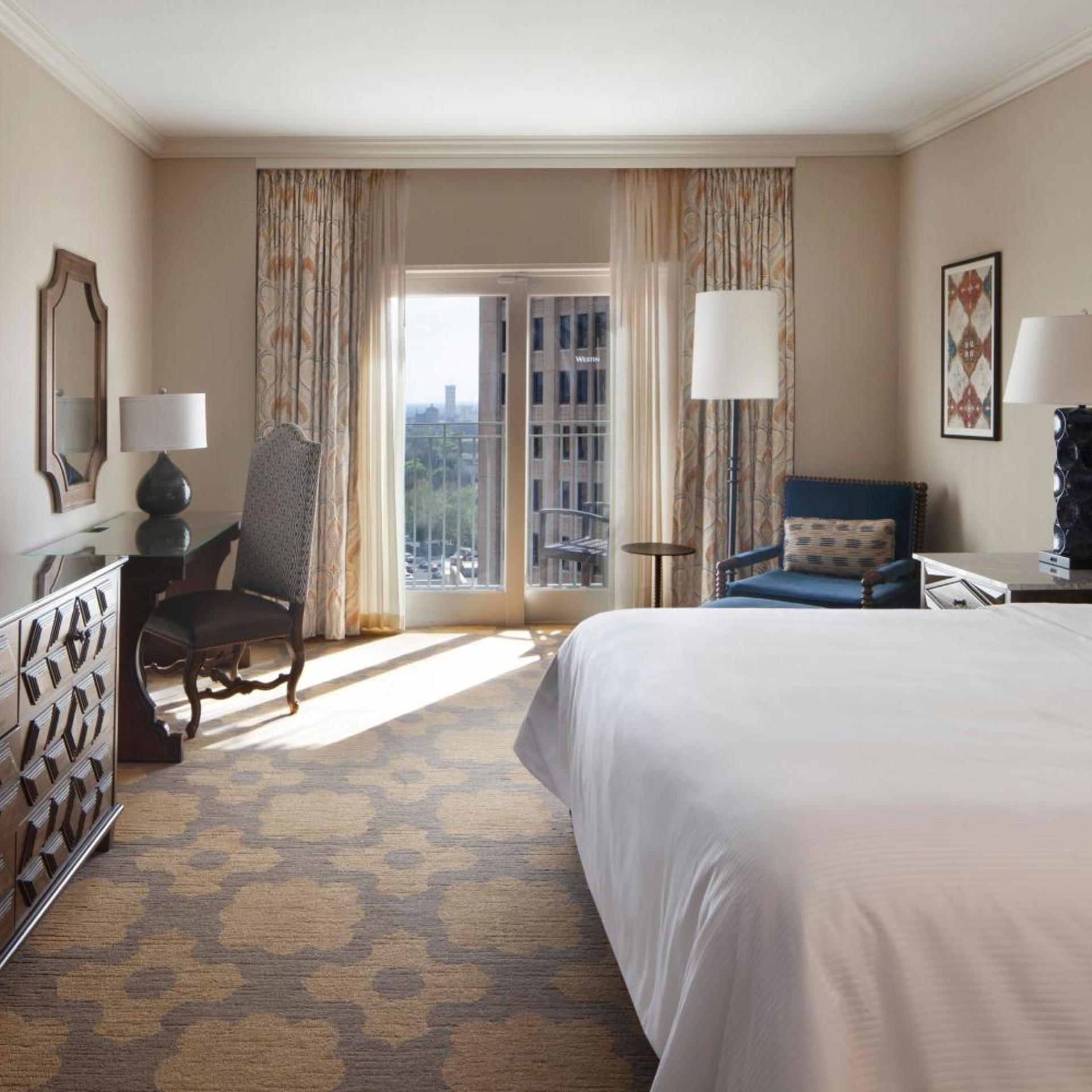 Guest Room, Deluxe, King Bed, Riverside, Balcony