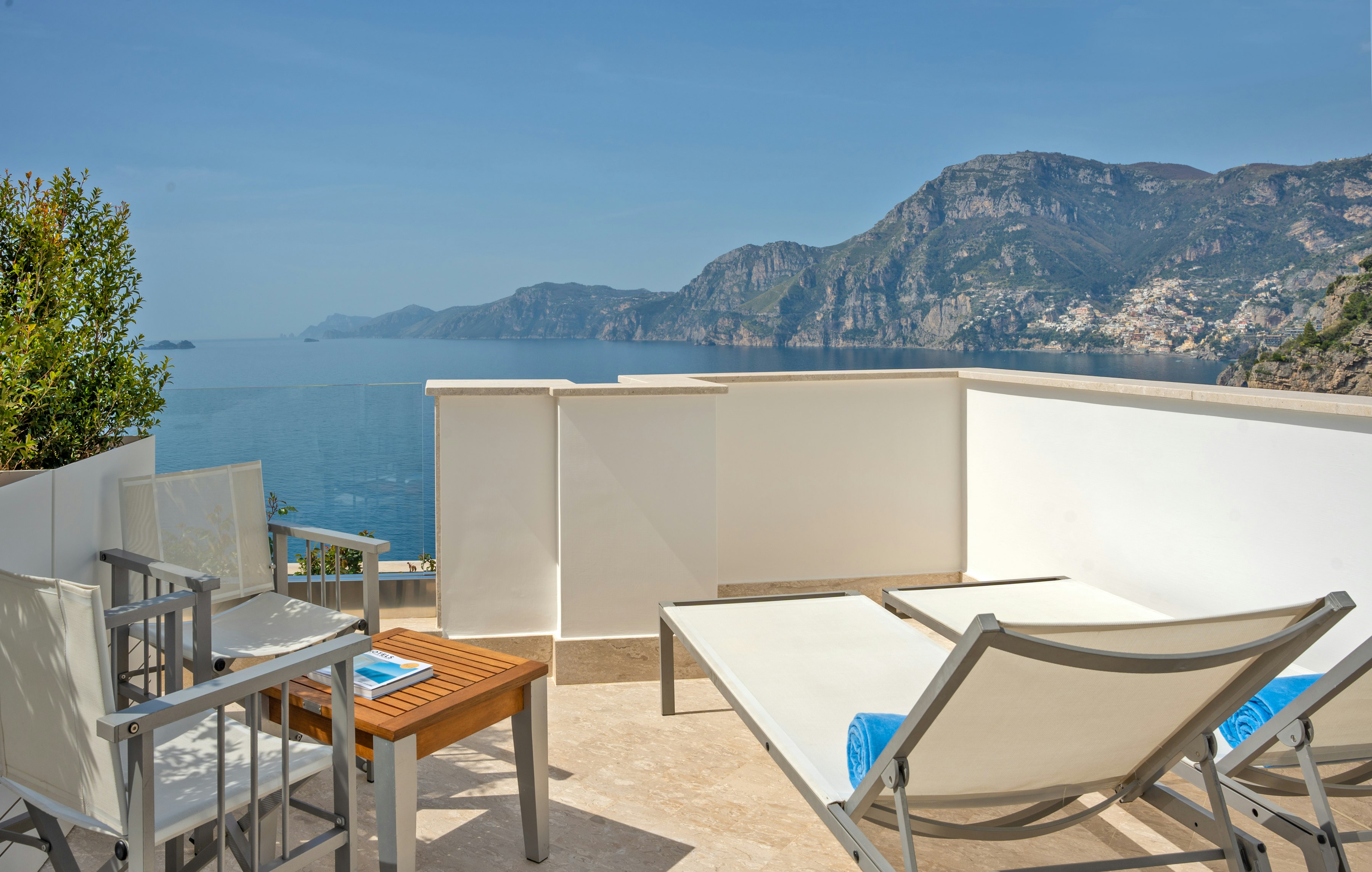 room, sea view