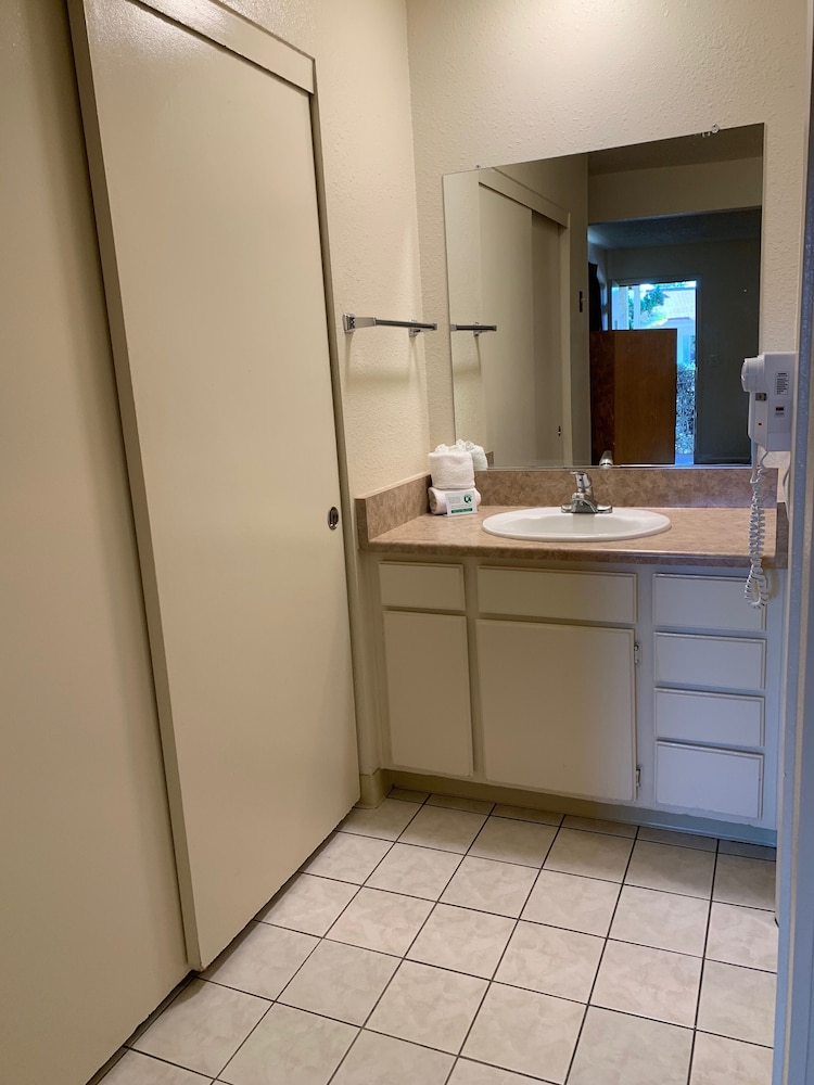 California Suites 55/55