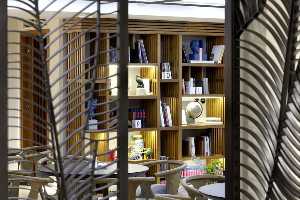 Apollon Library Suites 7/38