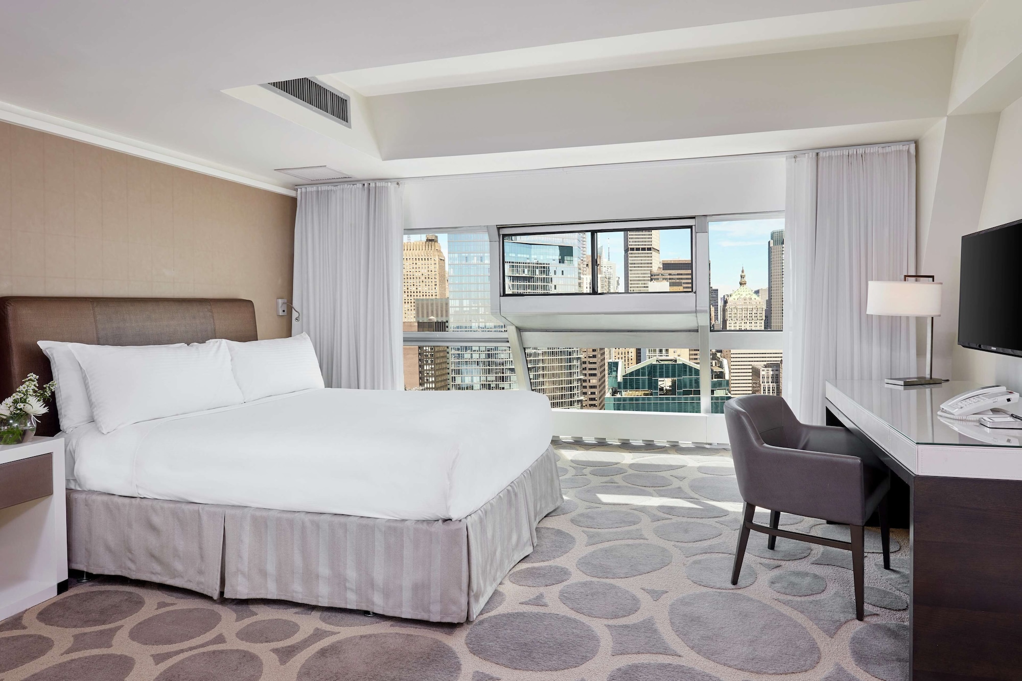 2 BEDROOMS, SUITE, KING AND QUEEN BED