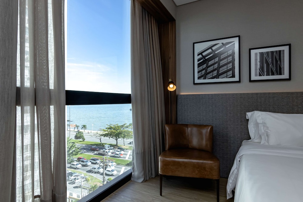 Superior, Twin Beds, Side Sea View، LK Design Hotel Florianopolis 4/9