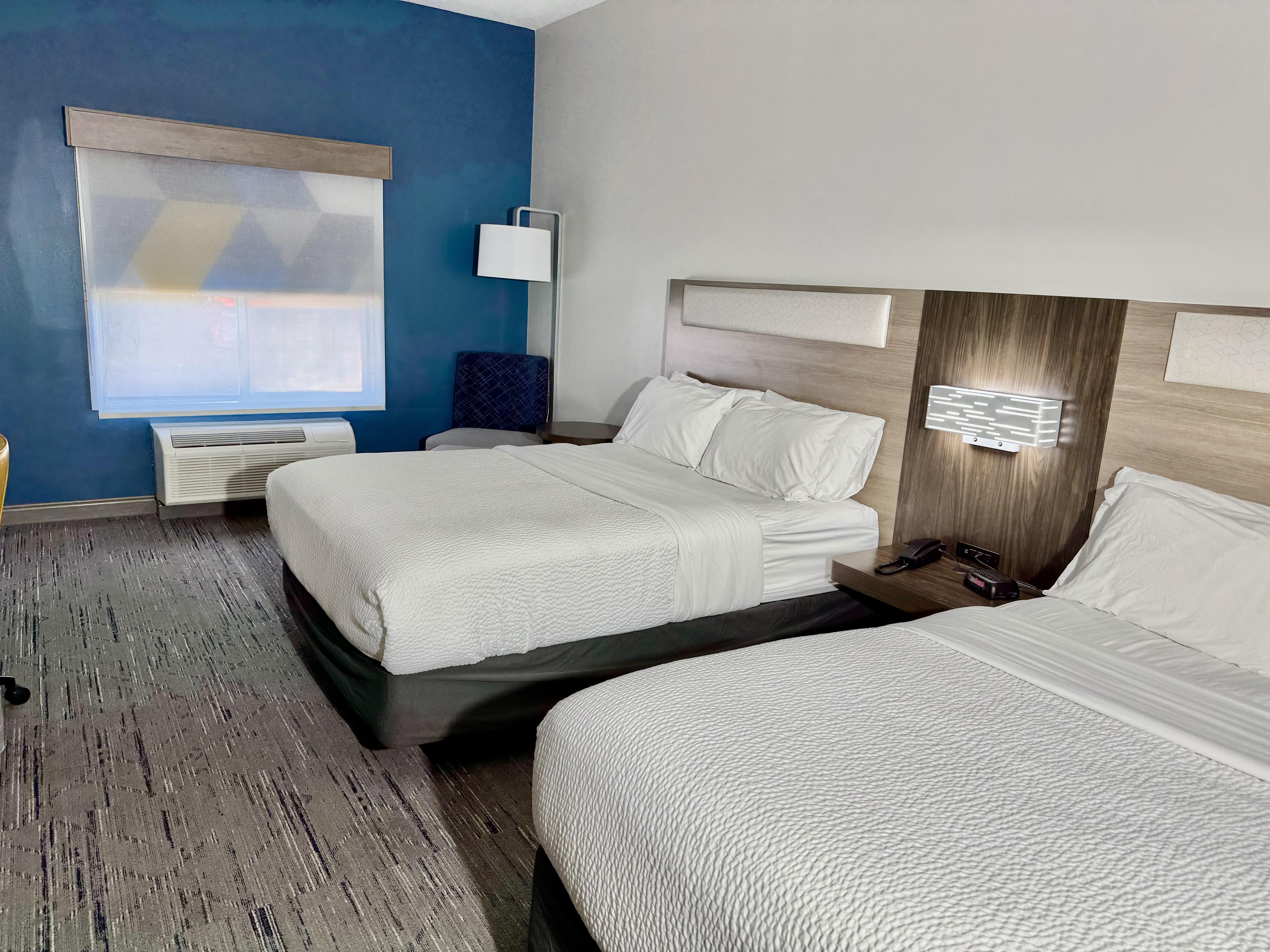غرفة بسريرين لذوي الإعاقة