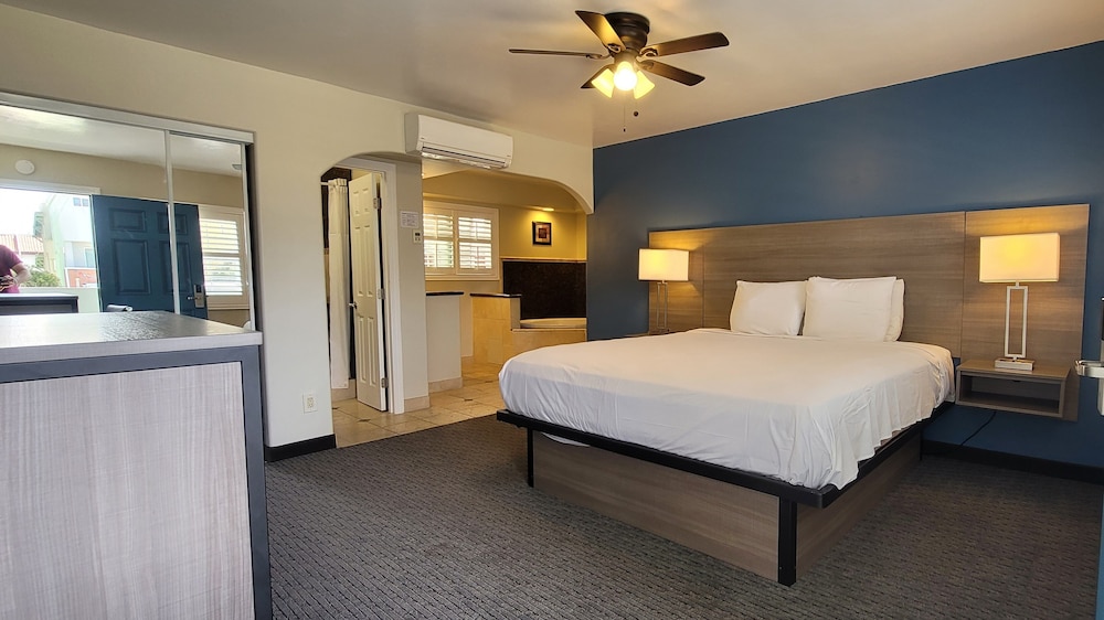 Beachwalker Inn and Suites 19/50