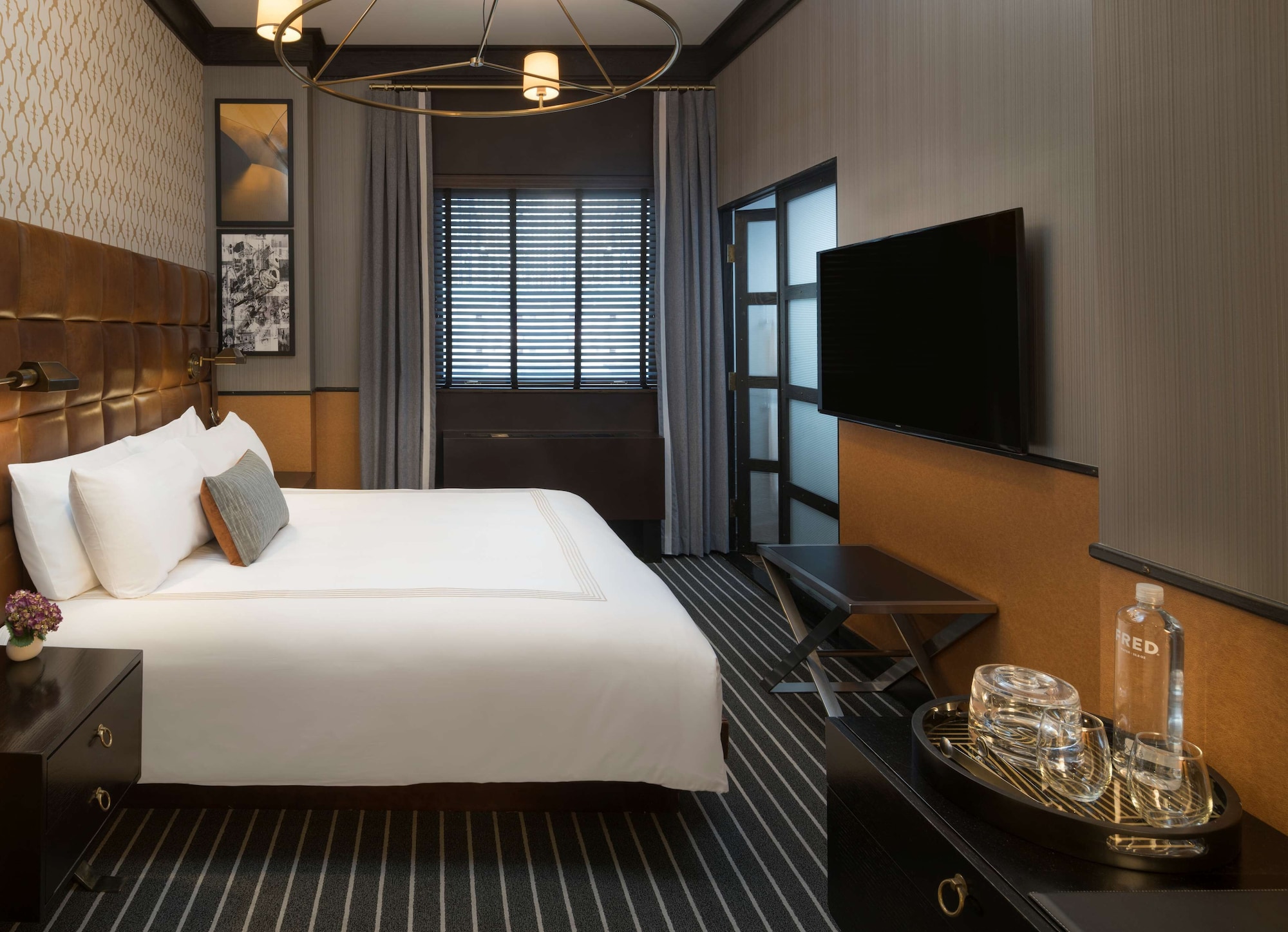 ROOM, KING BED