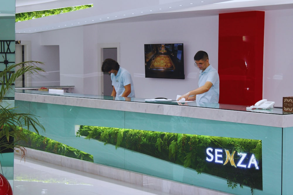 SENZA Grand Santana Hotel 8/63