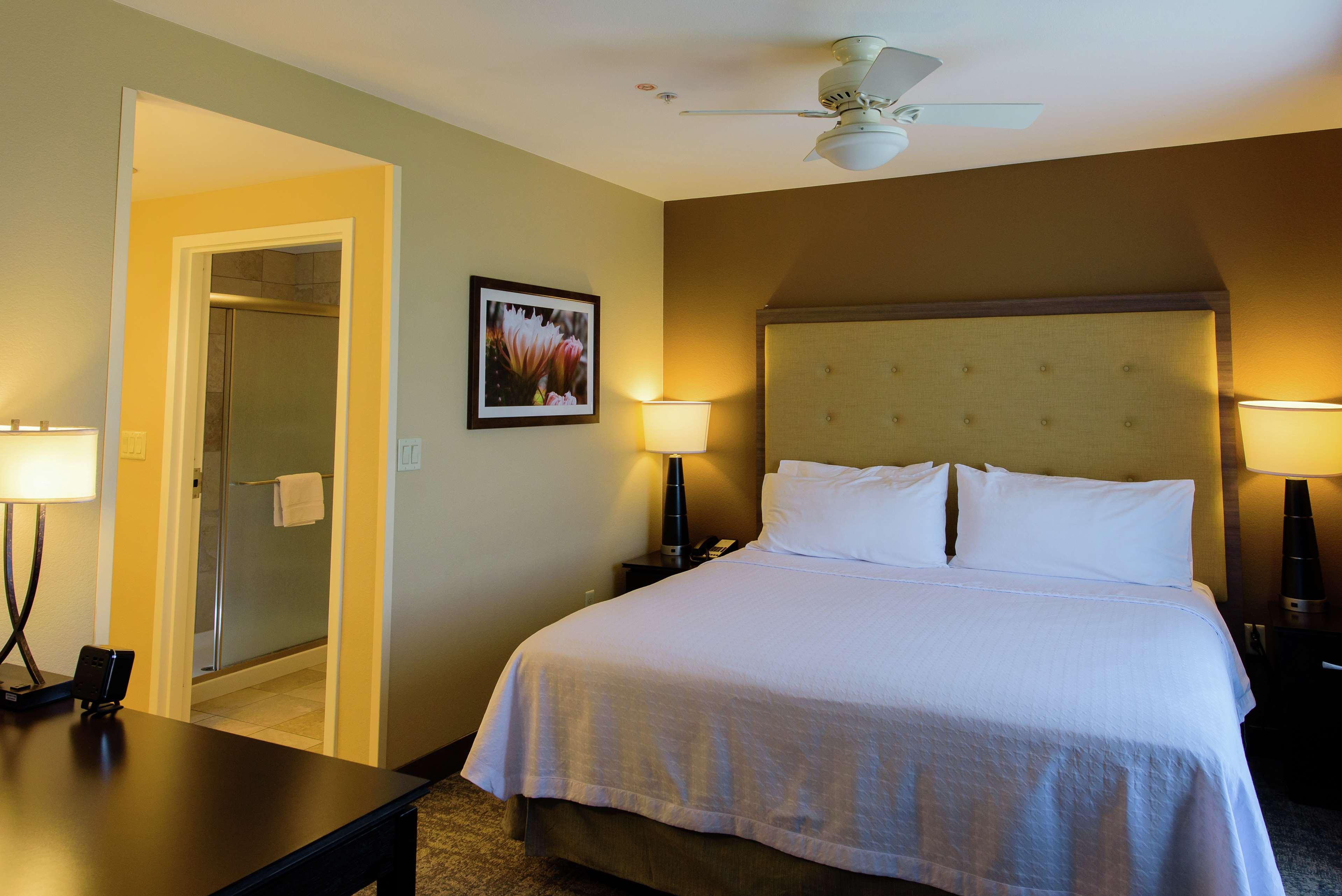STUDIO, KING BED, ACCESSIBLE