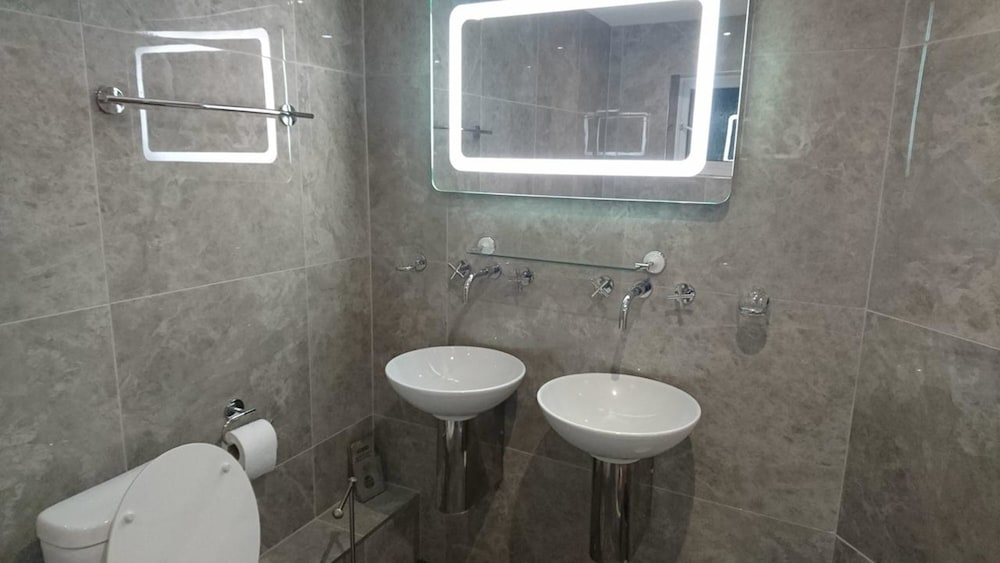 Avis Hotel Bromley 22/22