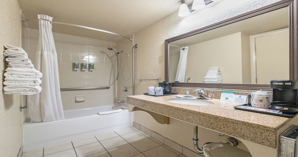 غرفة قياسية بسرير كينج لذوي الإعاقة، Best Western Roseville Inn 4/8